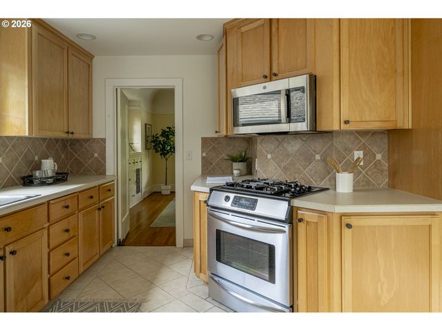 515 Ne FLORAL Pl, Portland, OR 97232