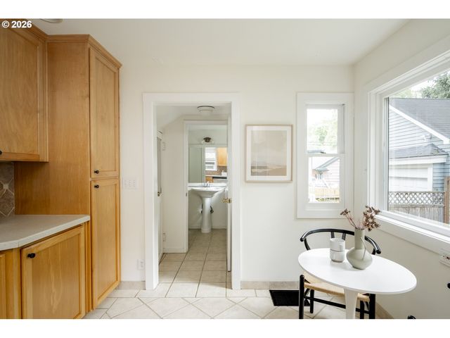515 Ne FLORAL Pl, Portland, OR 97232