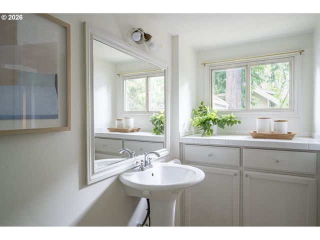 515 Ne FLORAL Pl, Portland, OR 97232