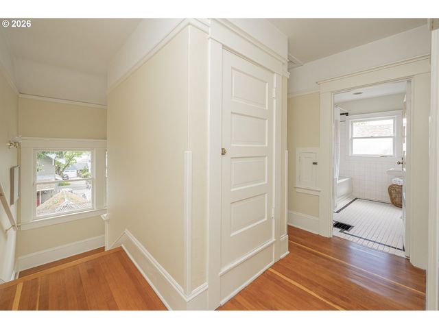515 Ne FLORAL Pl, Portland, OR 97232