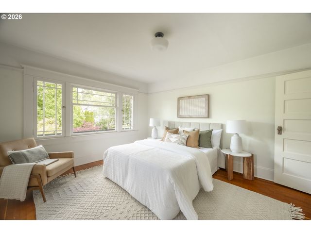 515 Ne FLORAL Pl, Portland, OR 97232