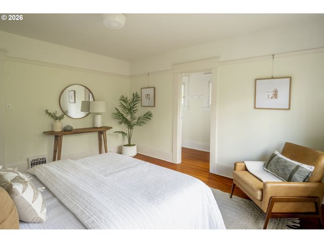 515 Ne FLORAL Pl, Portland, OR 97232