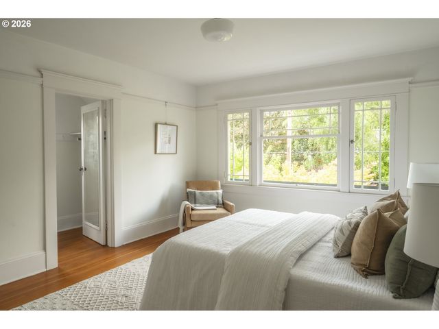 515 Ne FLORAL Pl, Portland, OR 97232