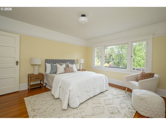 515 Ne FLORAL Pl, Portland, OR 97232