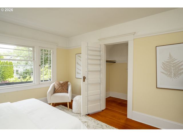 515 Ne FLORAL Pl, Portland, OR 97232