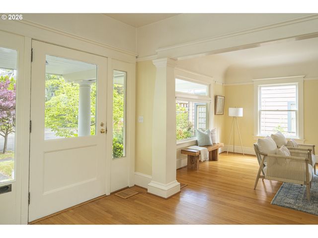 515 Ne FLORAL Pl, Portland, OR 97232