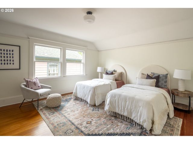 515 Ne FLORAL Pl, Portland, OR 97232