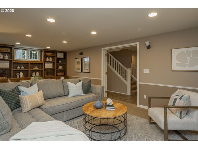 515 Ne FLORAL Pl, Portland, OR 97232