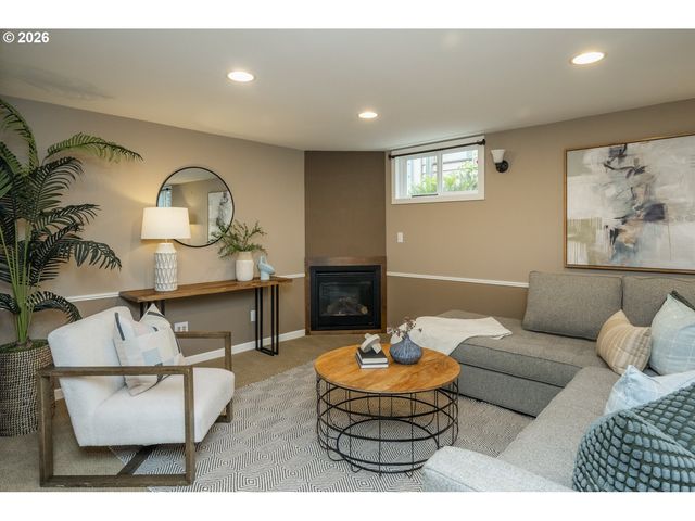 515 Ne FLORAL Pl, Portland, OR 97232