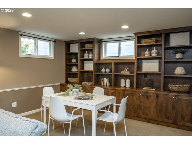 515 Ne FLORAL Pl, Portland, OR 97232