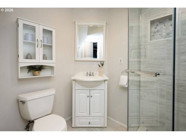 515 Ne FLORAL Pl, Portland, OR 97232