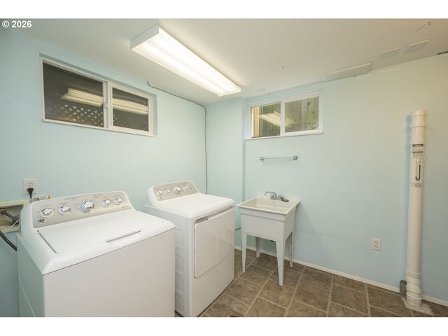 515 Ne FLORAL Pl, Portland, OR 97232