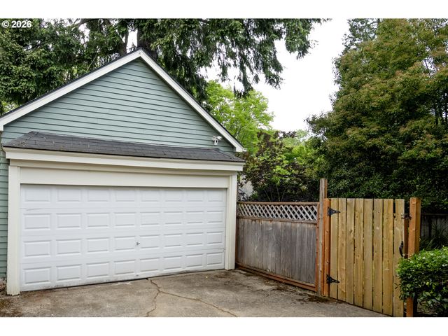 515 Ne FLORAL Pl, Portland, OR 97232