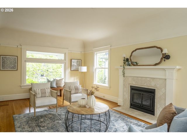 515 Ne FLORAL Pl, Portland, OR 97232