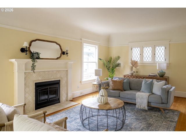 515 Ne FLORAL Pl, Portland, OR 97232