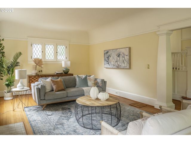 515 Ne FLORAL Pl, Portland, OR 97232