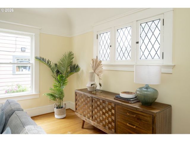 515 Ne FLORAL Pl, Portland, OR 97232