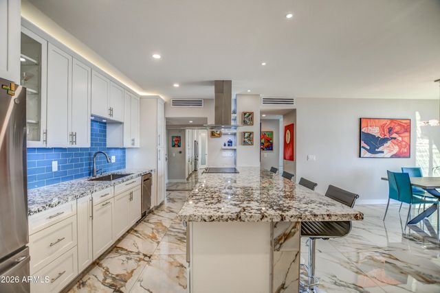 207 W CLARENDON Avenue H16, Phoenix, AZ 85013