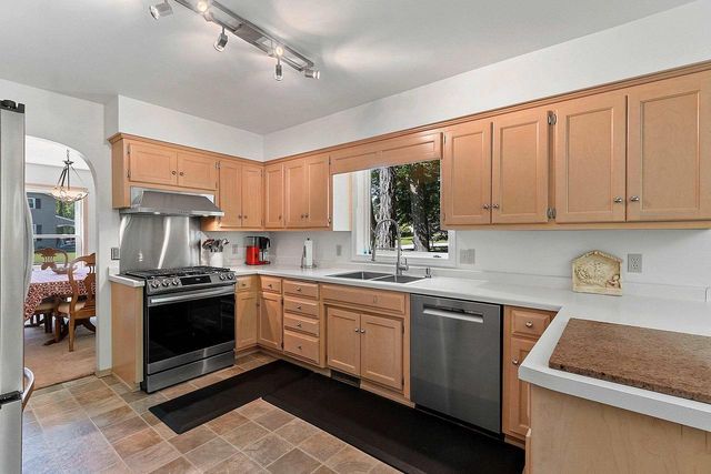 2595 EDGEWOOD LANE, Green Bay, WI 54302