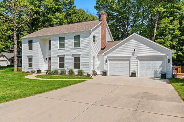 2595 EDGEWOOD LANE, Green Bay, WI 54302