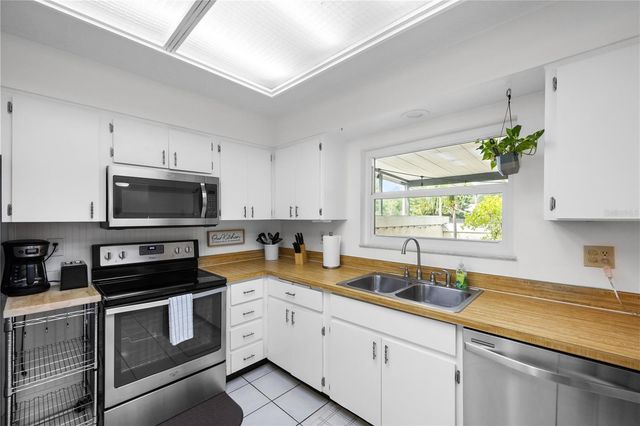 1554 GLEN COURT A, Dunedin, FL 34698