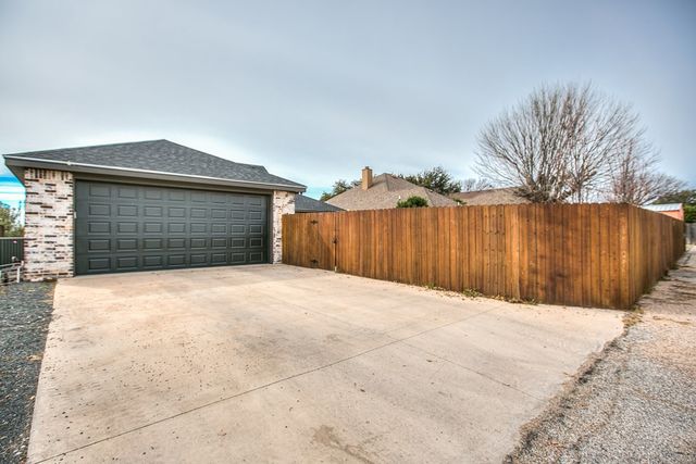 2610 Oak Hills Trail, San Angelo, TX 76904