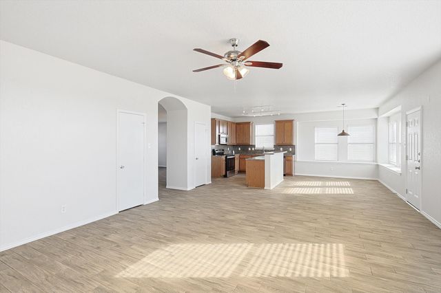 533 Crown Oaks Drive, Fort Worth, TX 76131