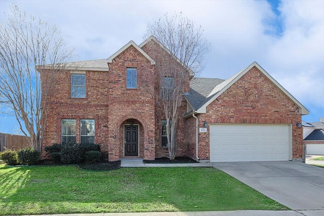 533 Crown Oaks Drive, Fort Worth, TX 76131