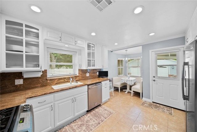 22907 Leonora, Woodland Hills (los Angeles), CA 91367