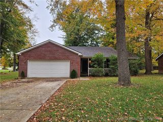 811 Beechwood Drive, Sellersburg, IN 47172