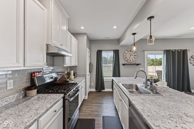 7264 W Beyers Court, New Palestine, IN 46163