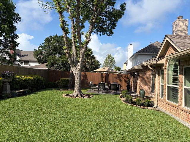 814 Maplewood Falls Court, Houston, TX 77062