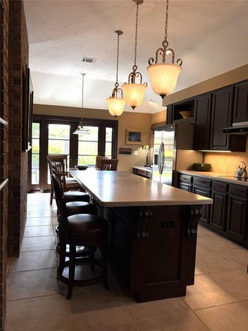 814 Maplewood Falls Court, Houston, TX 77062