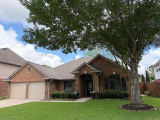 814 Maplewood Falls Court, Houston, TX 77062