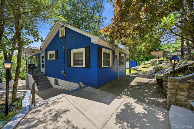 8 Stony Trail, Greenwood Lake, NY 10925