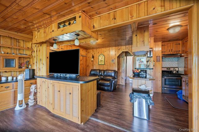 8 Stony Trail, Greenwood Lake, NY 10925