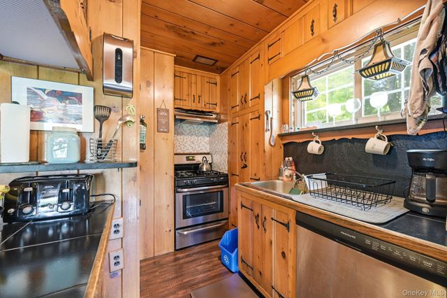8 Stony Trail, Greenwood Lake, NY 10925