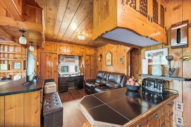 8 Stony Trail, Greenwood Lake, NY 10925