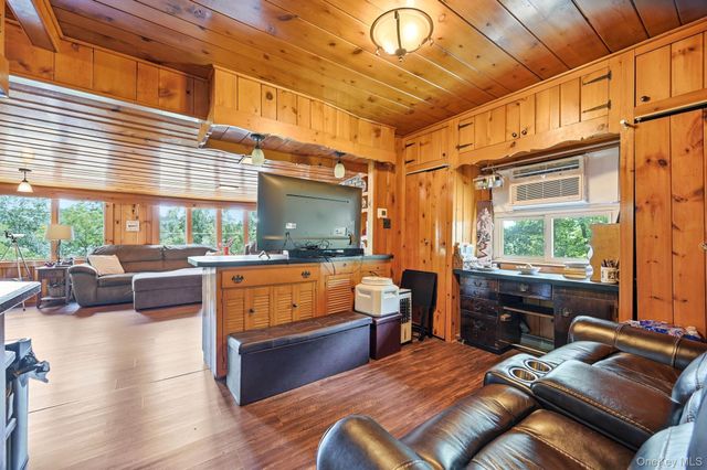 8 Stony Trail, Greenwood Lake, NY 10925