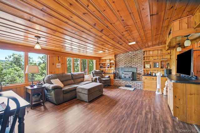 8 Stony Trail, Greenwood Lake, NY 10925