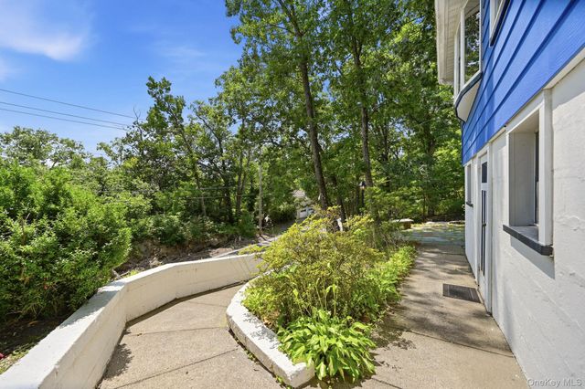 8 Stony Trail, Greenwood Lake, NY 10925