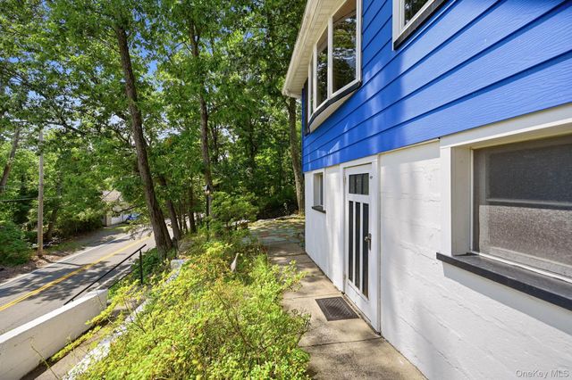 8 Stony Trail, Greenwood Lake, NY 10925