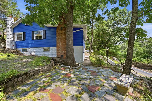 8 Stony Trail, Greenwood Lake, NY 10925