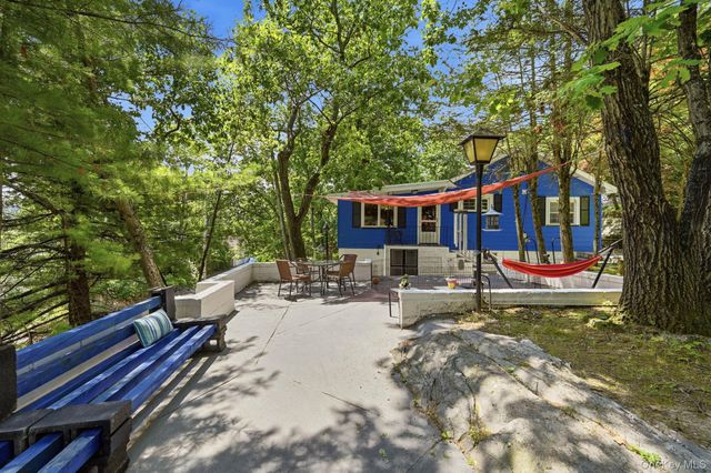 8 Stony Trail, Greenwood Lake, NY 10925