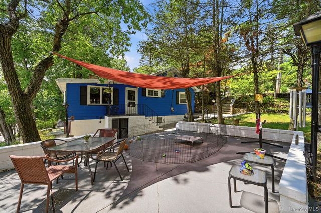 8 Stony Trail, Greenwood Lake, NY 10925