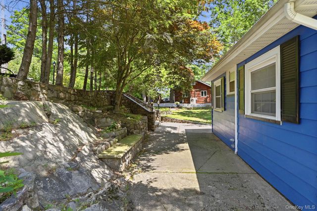8 Stony Trail, Greenwood Lake, NY 10925