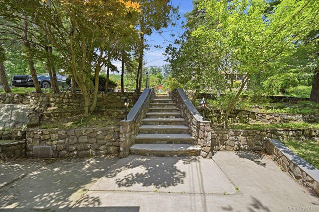 8 Stony Trail, Greenwood Lake, NY 10925