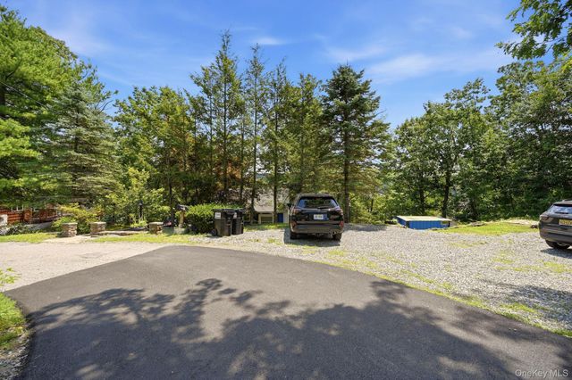 8 Stony Trail, Greenwood Lake, NY 10925