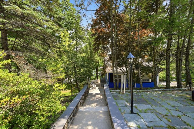 8 Stony Trail, Greenwood Lake, NY 10925