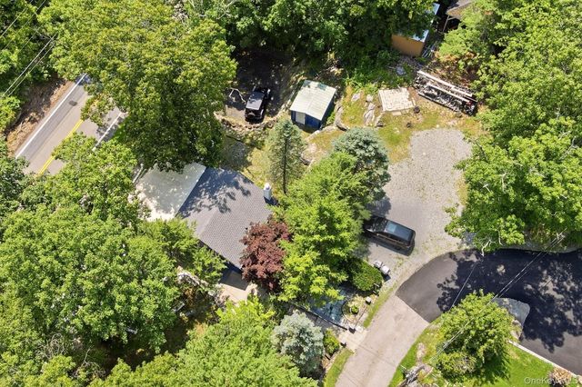 8 Stony Trail, Greenwood Lake, NY 10925